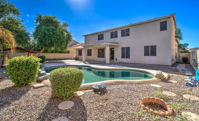 Building Photo - 2026 E County Down Dr