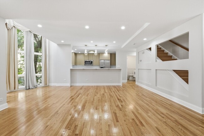 Building Photo - 5510 S Cornell Ave