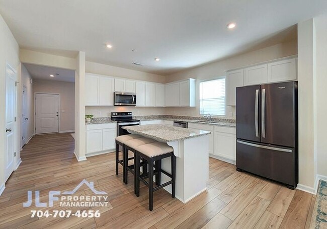 Building Photo - Coming Soon-Beautiful 5 Bed/3 Bath Home in...