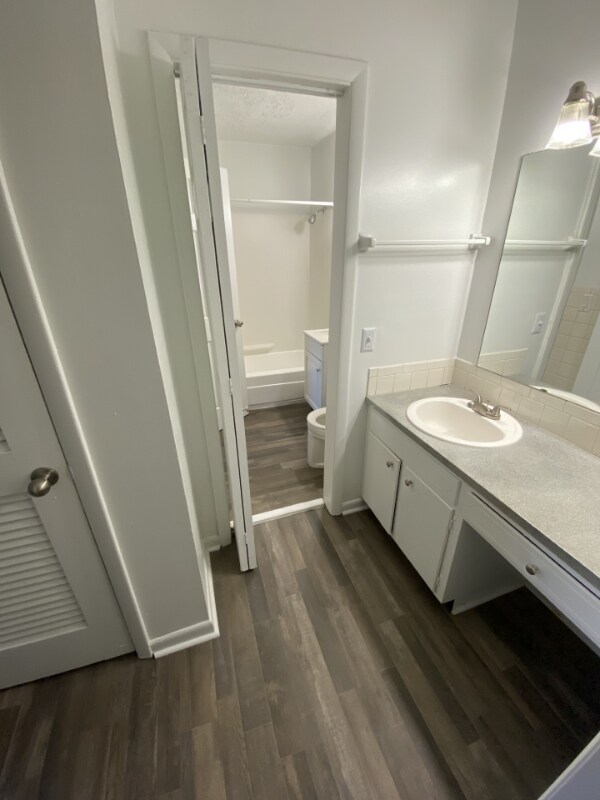 Building Photo - 1005 Hickory Hill Ln