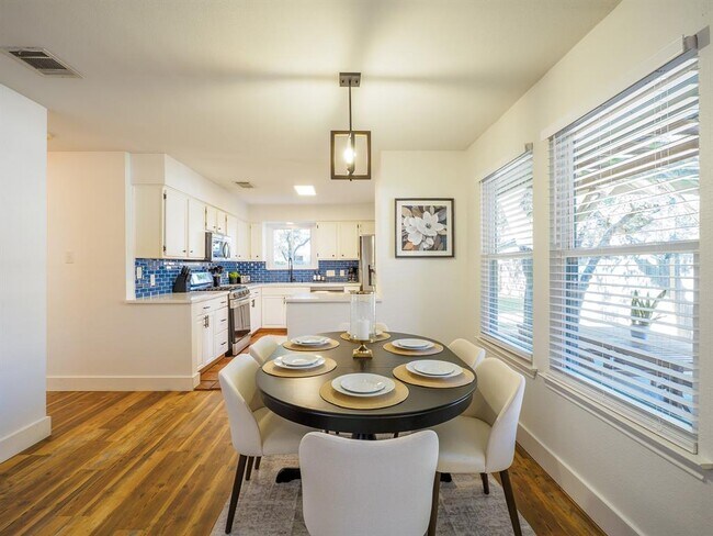 Building Photo - 12802 Carrera Dr