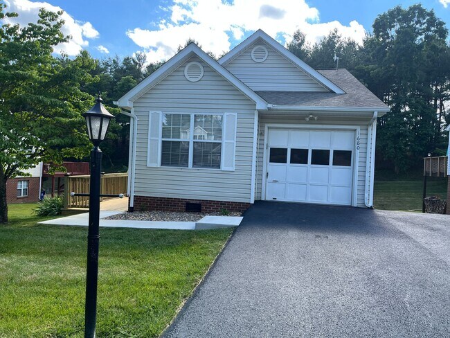 Building Photo - 1680 Sleepy Hollow Rd NW