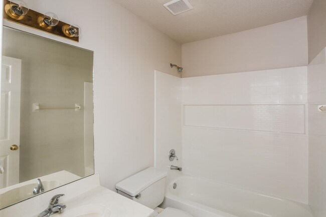 Building Photo - 4111 Meadow Ct Dr