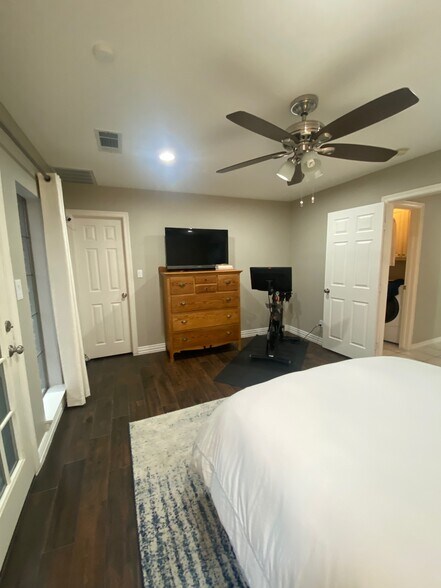 Building Photo - 4033 Bowser Ave