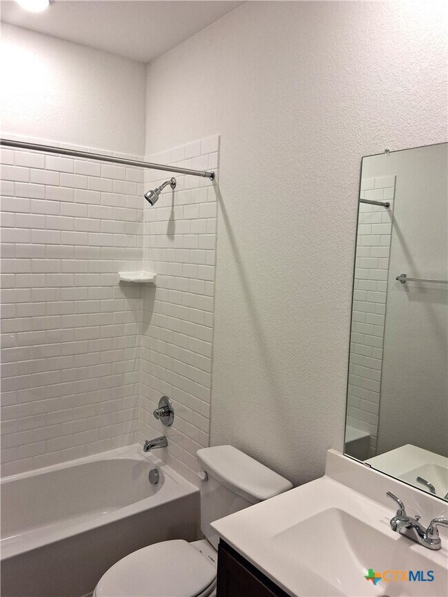 Building Photo - 253 Villars Dr