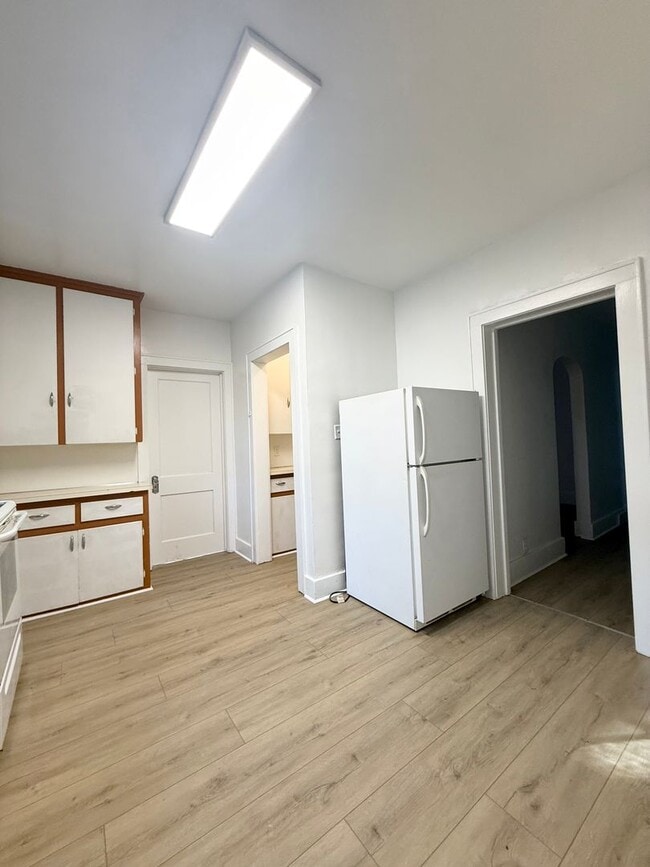 Building Photo - 3 Bed in the heart of Blackstone District! Available Now!