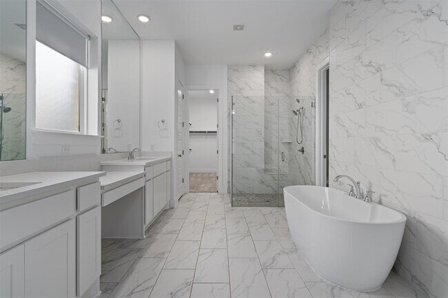 Building Photo - 724 Pinnacle View Dr