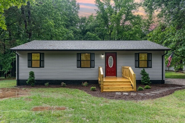 Primary Photo - Beautifully Renovated 3-Bedroom Home in Fr...