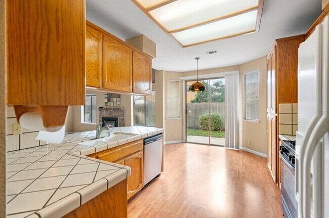 Building Photo - 516 Carrigane Way