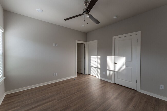 Building Photo - 1315 Van Buren Ave