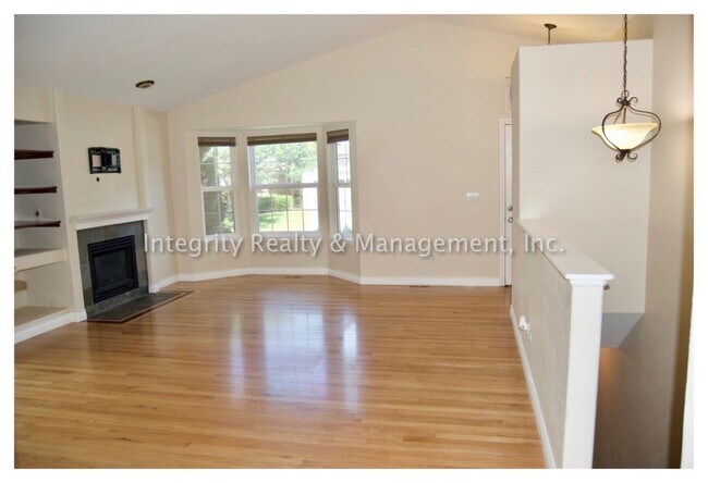 Building Photo - 8840 Shoal Creek Ln