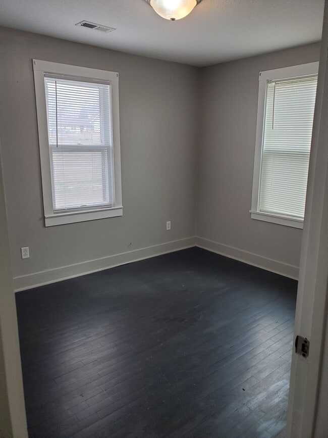 Building Photo - Very nice and recently remodeled 2BR rancher with 1 car garage