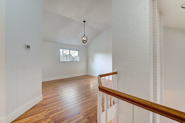 Building Photo - 19403 Lake Hollow Ln