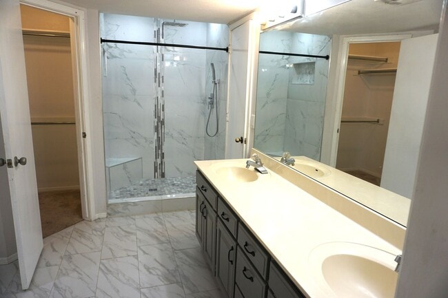 Building Photo - 3 Bed / 2 Bath Home on Cul de Sac in North Rogers - Easy access to 14th St, Shopping, Restaurants!