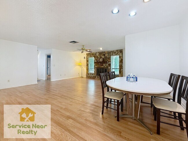 Building Photo - 3402 Country Woods Ct