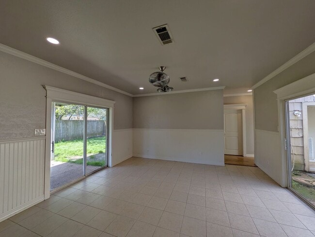 Building Photo - 5845 Woodway Dr