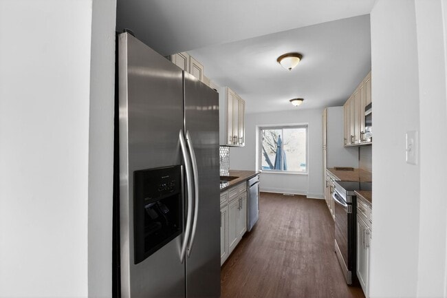 Building Photo - 4 Bed 3.5 Bath in Gaithersburg