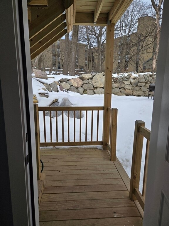 Building Photo - 715 River St