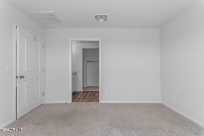 Building Photo - 1213 W Elm Ave