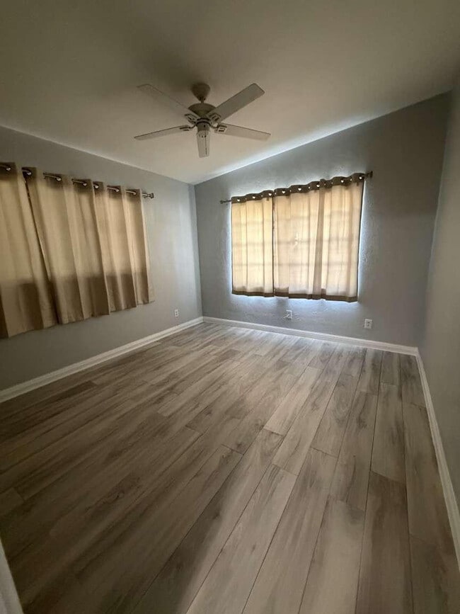 Building Photo - 400 E Prima Vista Blvd