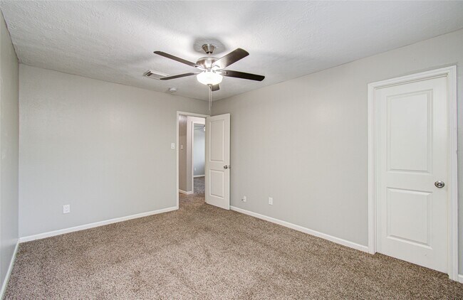 Building Photo - 2005 Village Park Dr