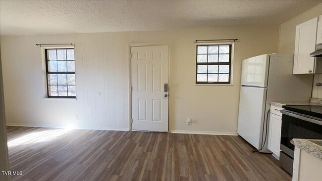 Building Photo - 241 Parker St