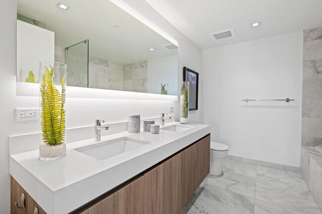 Building Photo - 401 N Birch Rd