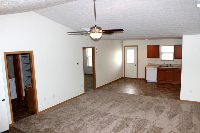 Building Photo - 2206 Shamrock Ln