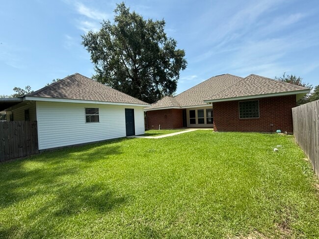 Building Photo - 41396 Jodie Ln