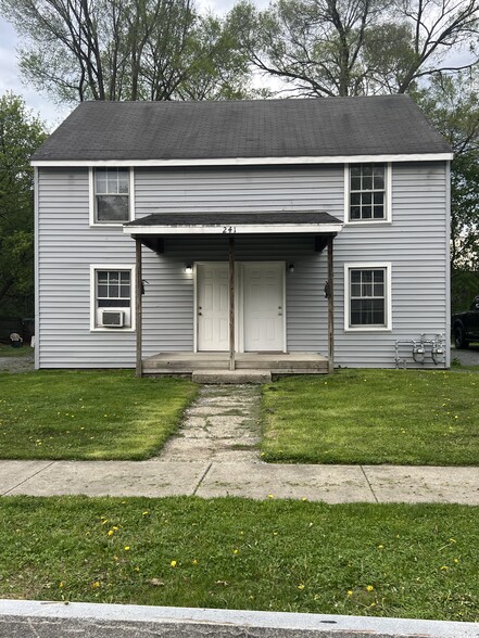 Primary Photo - 241 Allen St