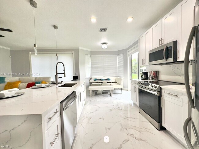 Building Photo - 3 br, 2.5 bath House - 8910 NW 45th Ct # 0