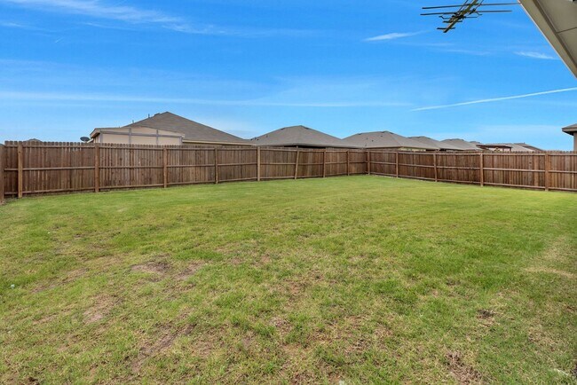 Building Photo - Royce City Home