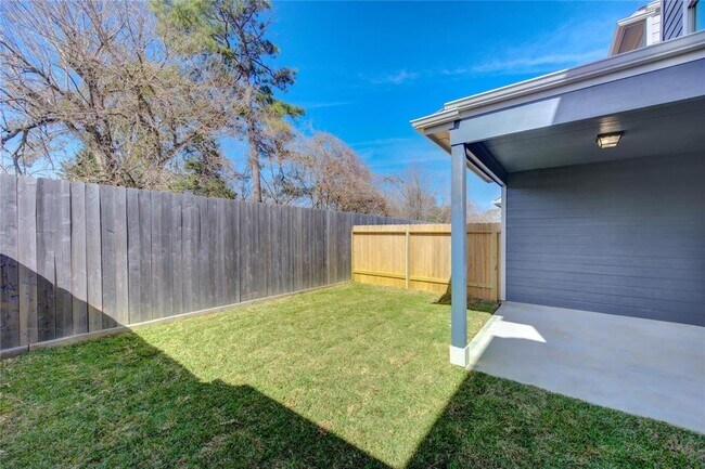 Building Photo - 1709 Summerlyn Ter Dr