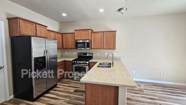 Building Photo - 102 Goldenrod St