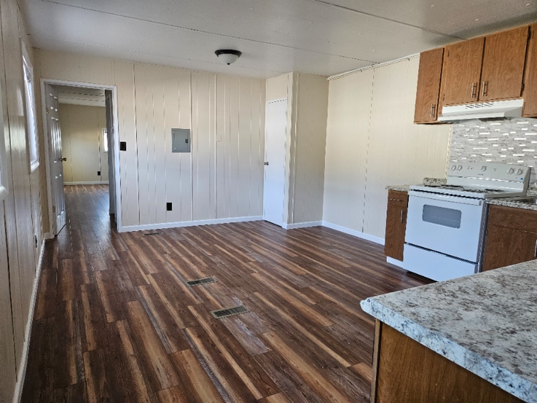 Building Photo - 32 3rd St