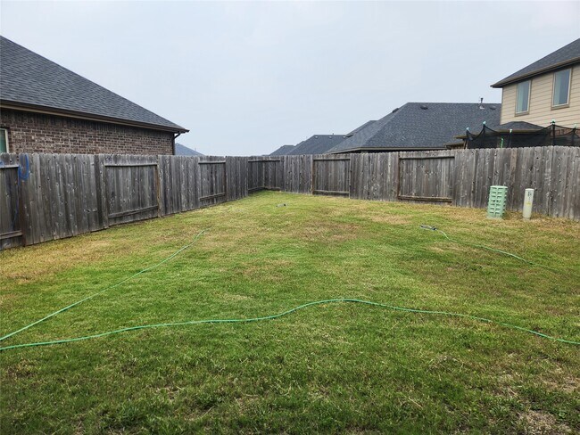 Building Photo - 8519 Golden Field Dr