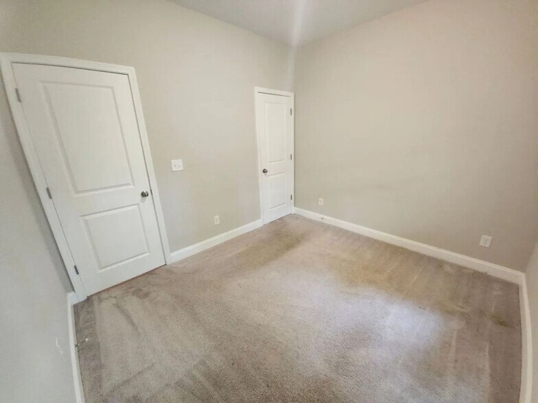 Building Photo - 4560 Mikajack Dr SE