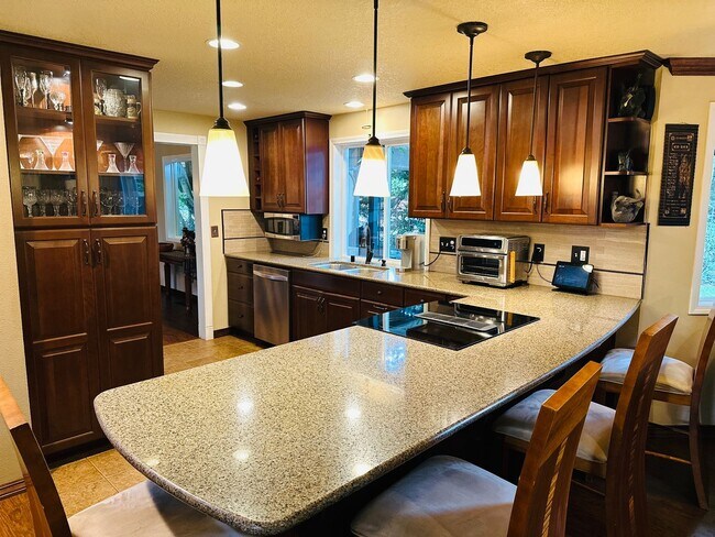 Building Photo - Beautiful Custom Newly Remodeled Home