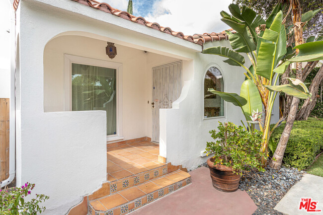 Building Photo - 409 N Kilkea Dr
