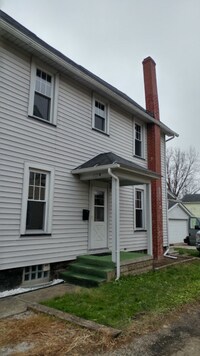 Building Photo - 825 Tremont Ave SW