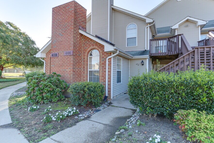 Primary Photo - 422 Lees Mill Dr