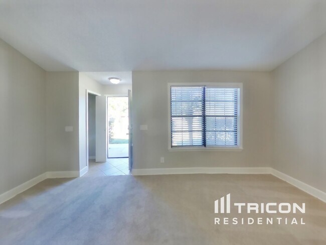 Building Photo - 2435 Burns Dr