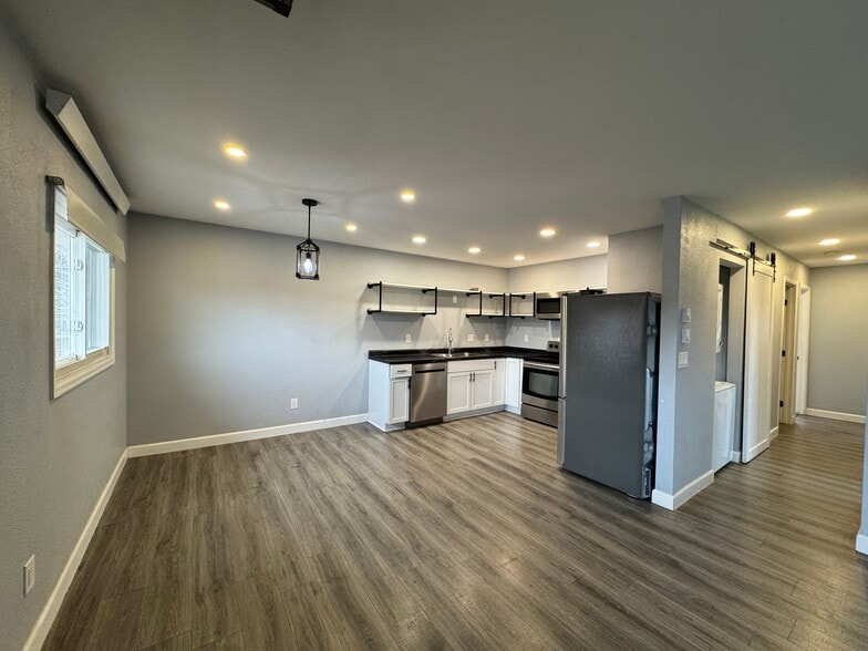 Building Photo - 112 Clover Ct