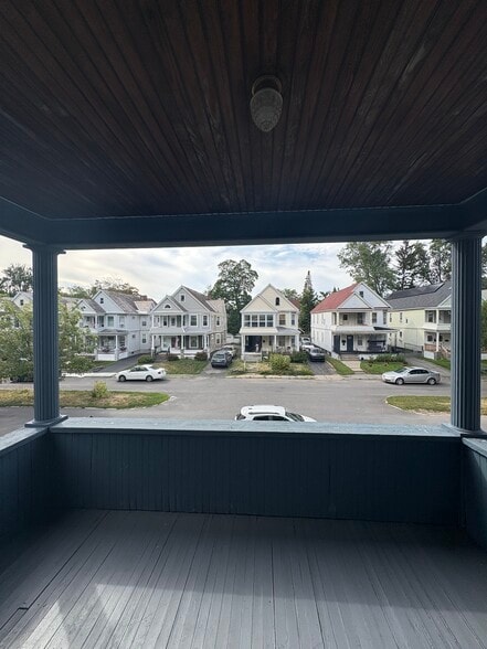 Building Photo - 826 Hampton Ave