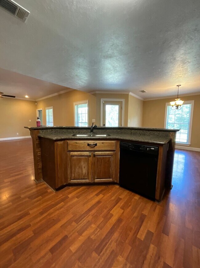 Building Photo - 110 James Dr