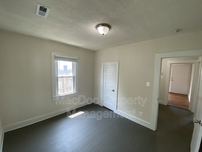 Building Photo - 318 3rd St