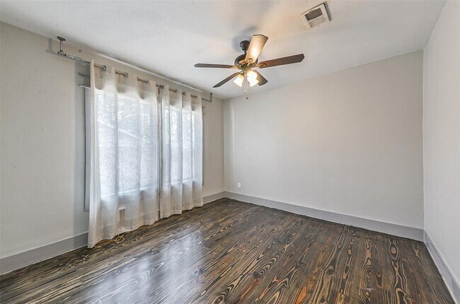Building Photo - 1306 Tabor St