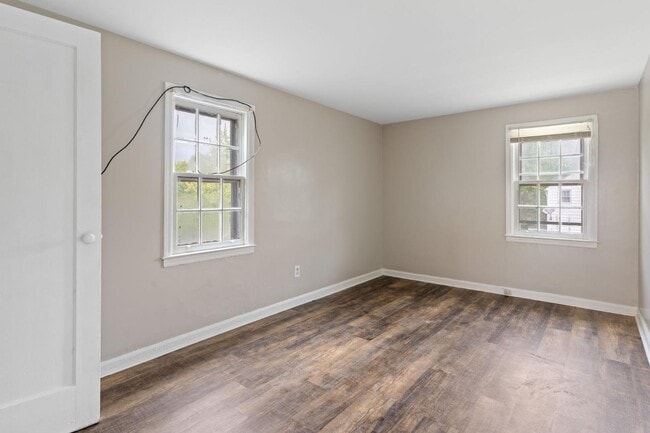 Building Photo - 1114 Roslyn Ave