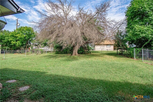 Building Photo - 214 Appaloosa Dr