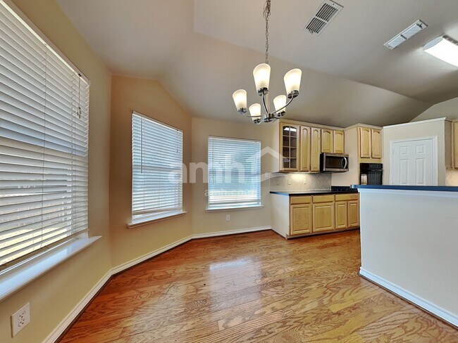 Building Photo - 989 Dogwood Ln